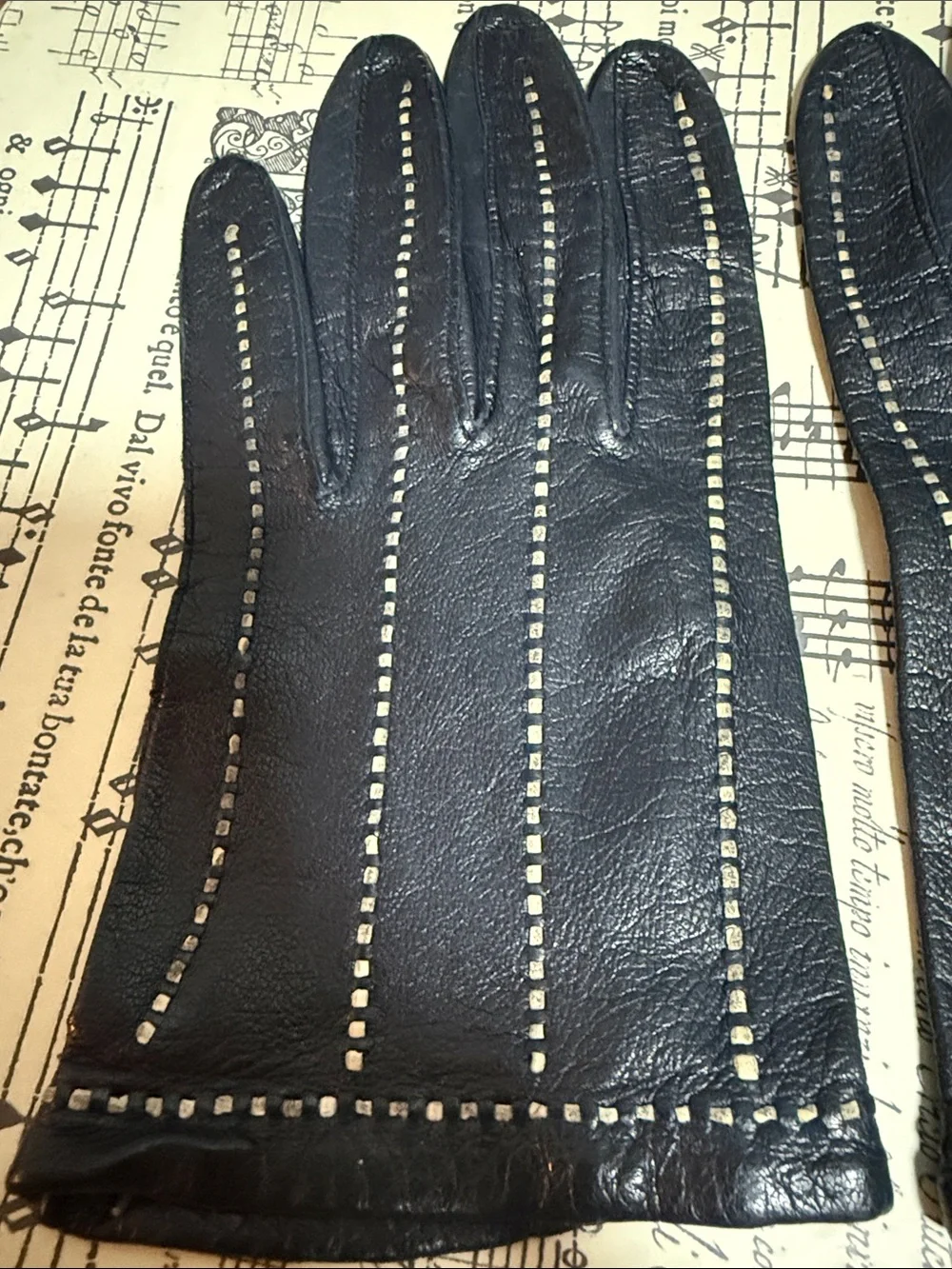 Vintage Black Leather Driving Gloves w/ Contrast Stitching Details